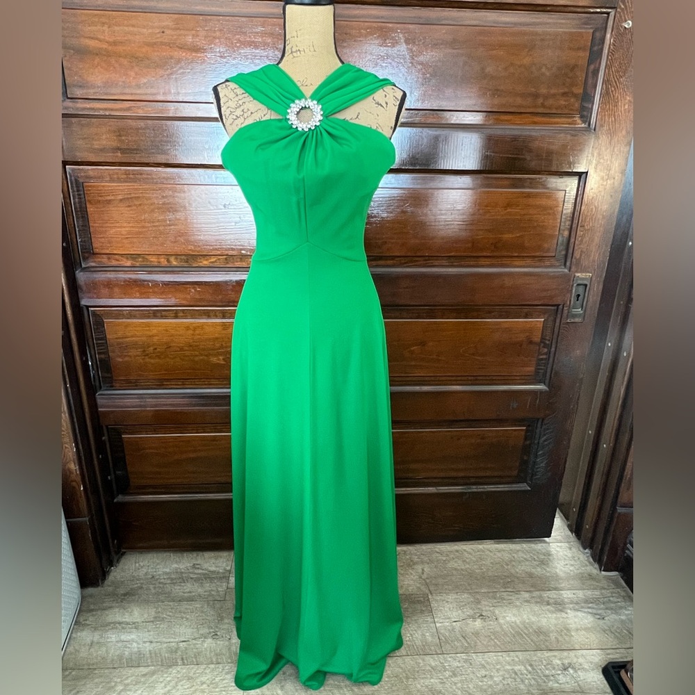 Authentic vintage 70s evening gown approximately size medium. Made in USA